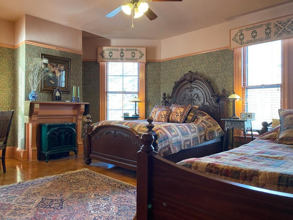 Amherst Inn Bed & Breakfast *