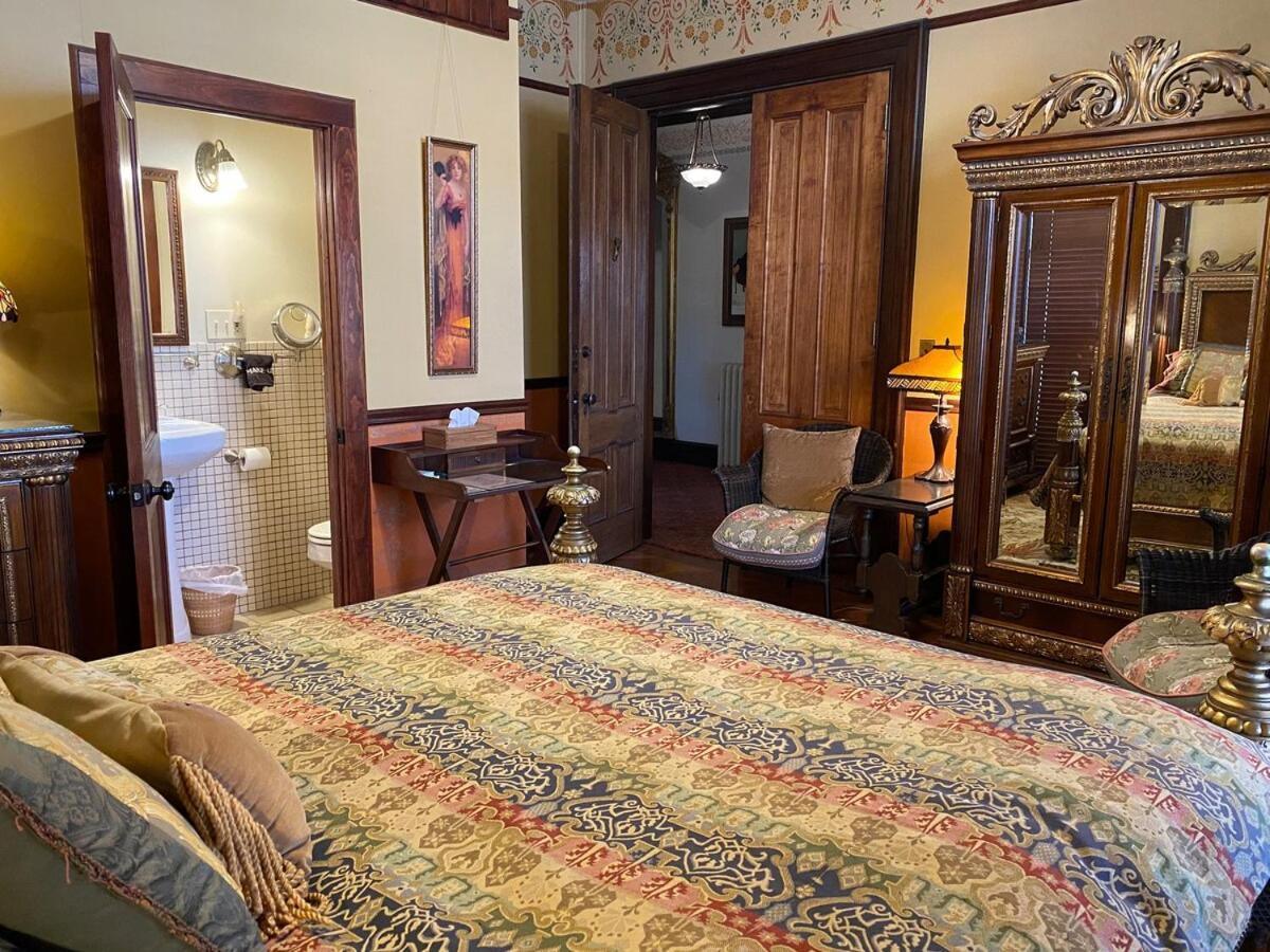 Amherst Inn Bed & Breakfast *