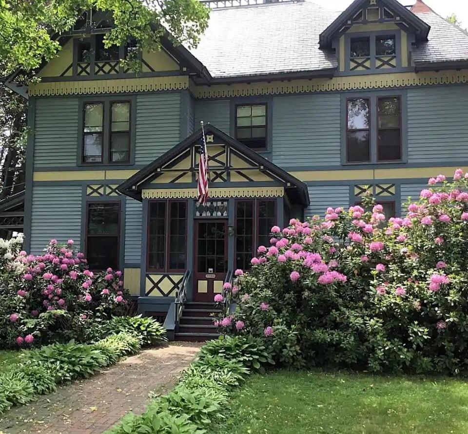 Bed & Breakfast Amherst Inn *