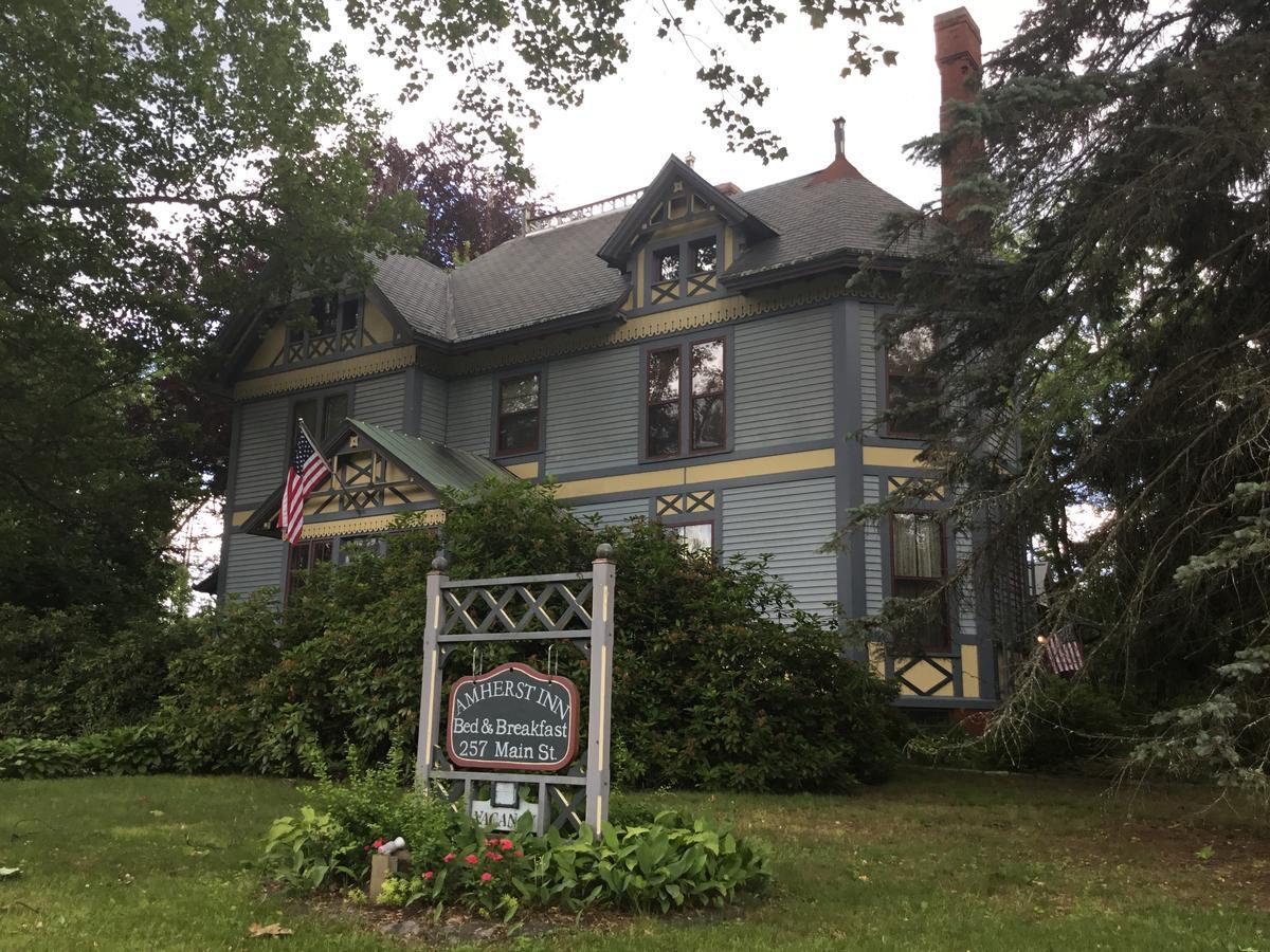 Bed & Breakfast Amherst Inn *