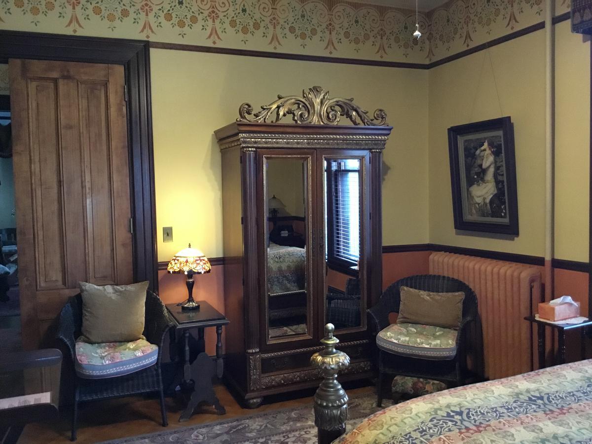 Bed & Breakfast Amherst Inn *