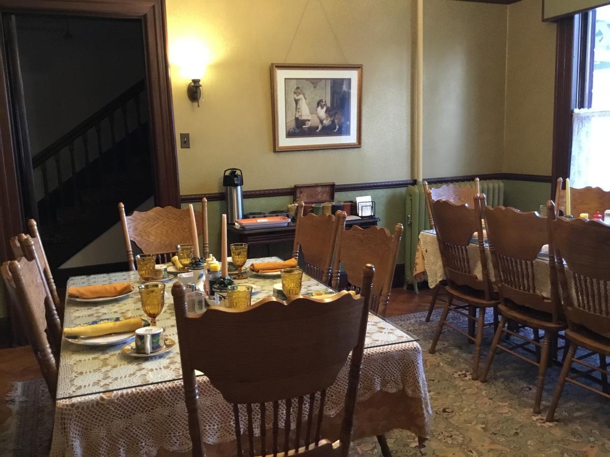 Bed & Breakfast Amherst Inn *