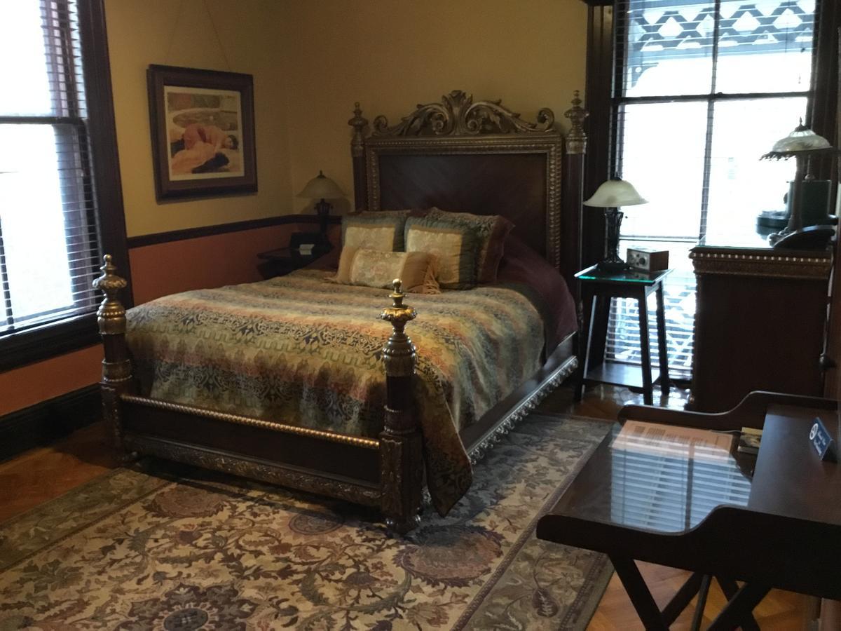 Bed & Breakfast Amherst Inn *