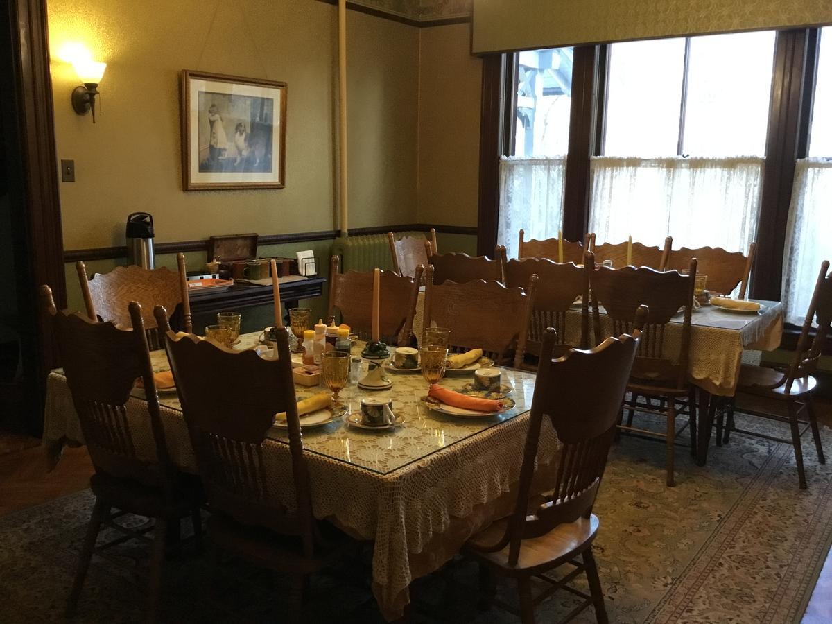 Bed & Breakfast Amherst Inn *