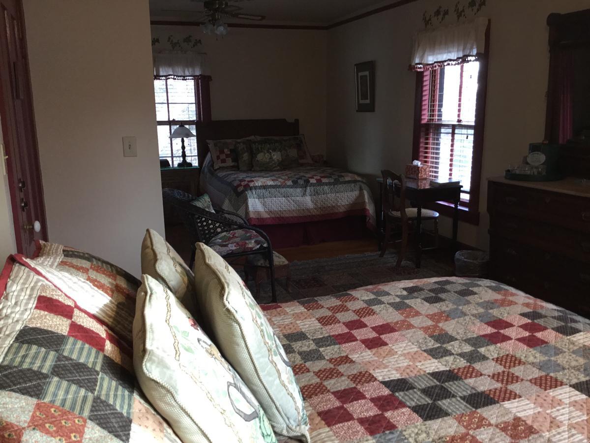 Bed & Breakfast Amherst Inn *