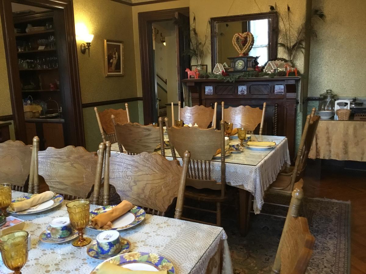 Bed & Breakfast Amherst Inn *