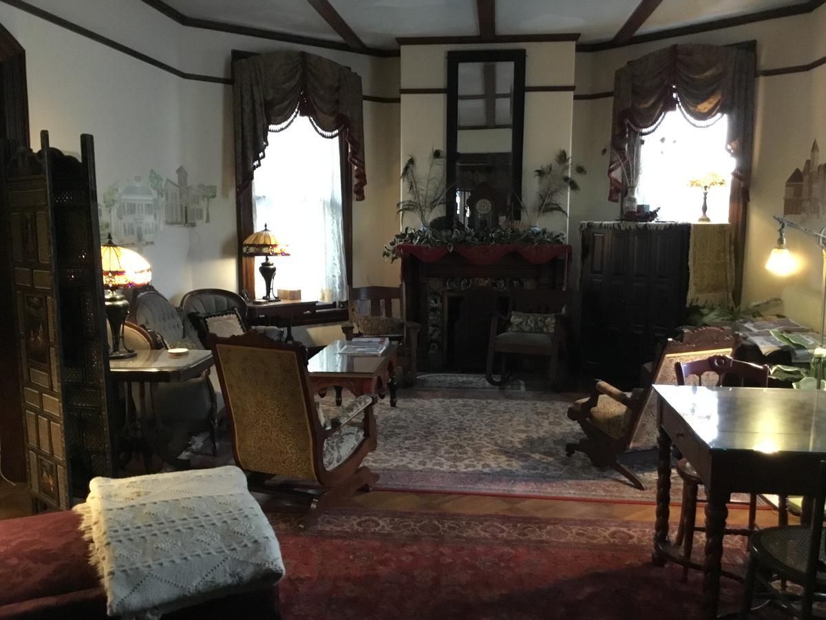 Bed & Breakfast Amherst Inn *