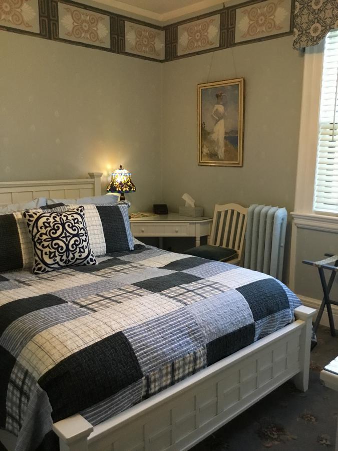 Bed & Breakfast Amherst Inn *