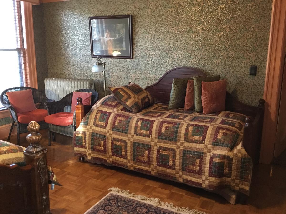 Amherst Inn * Amherst