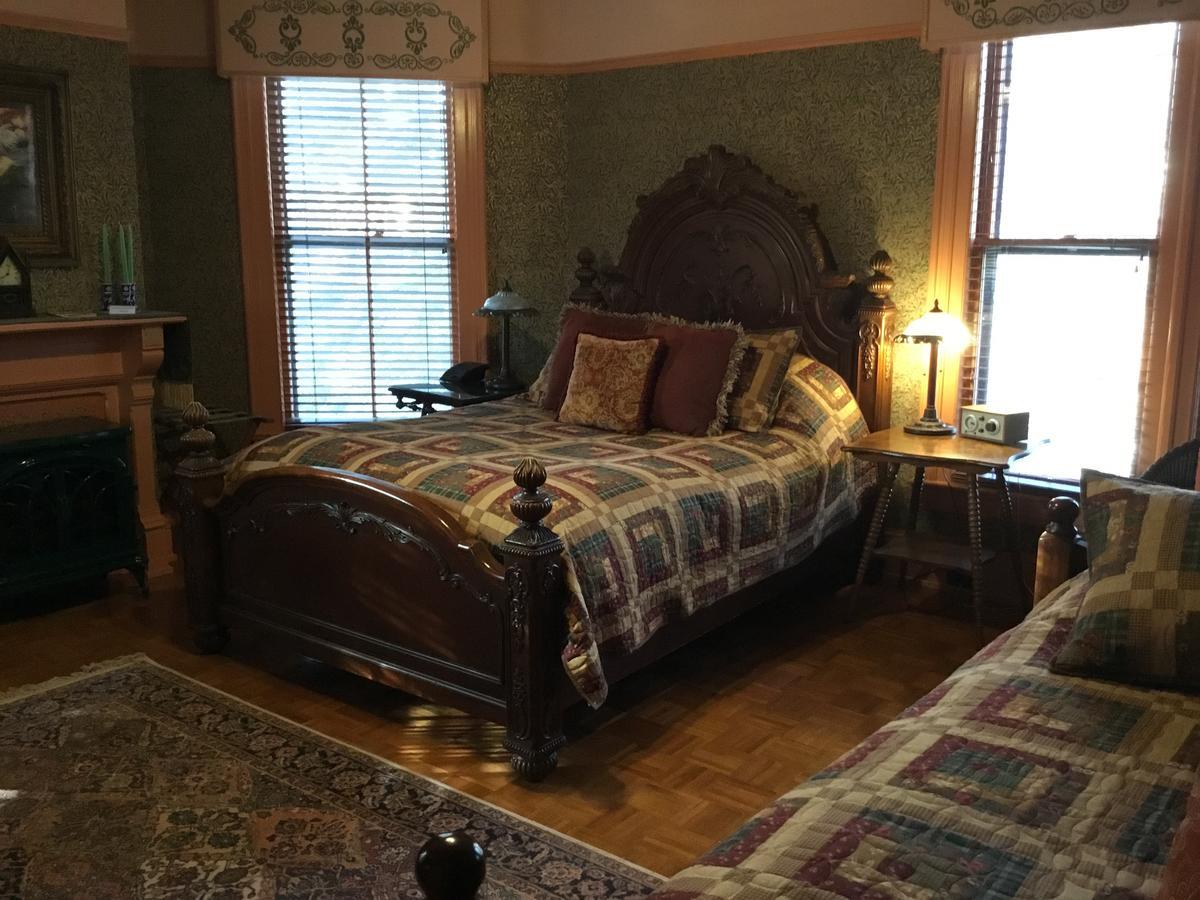 Bed & Breakfast Amherst Inn Amherst