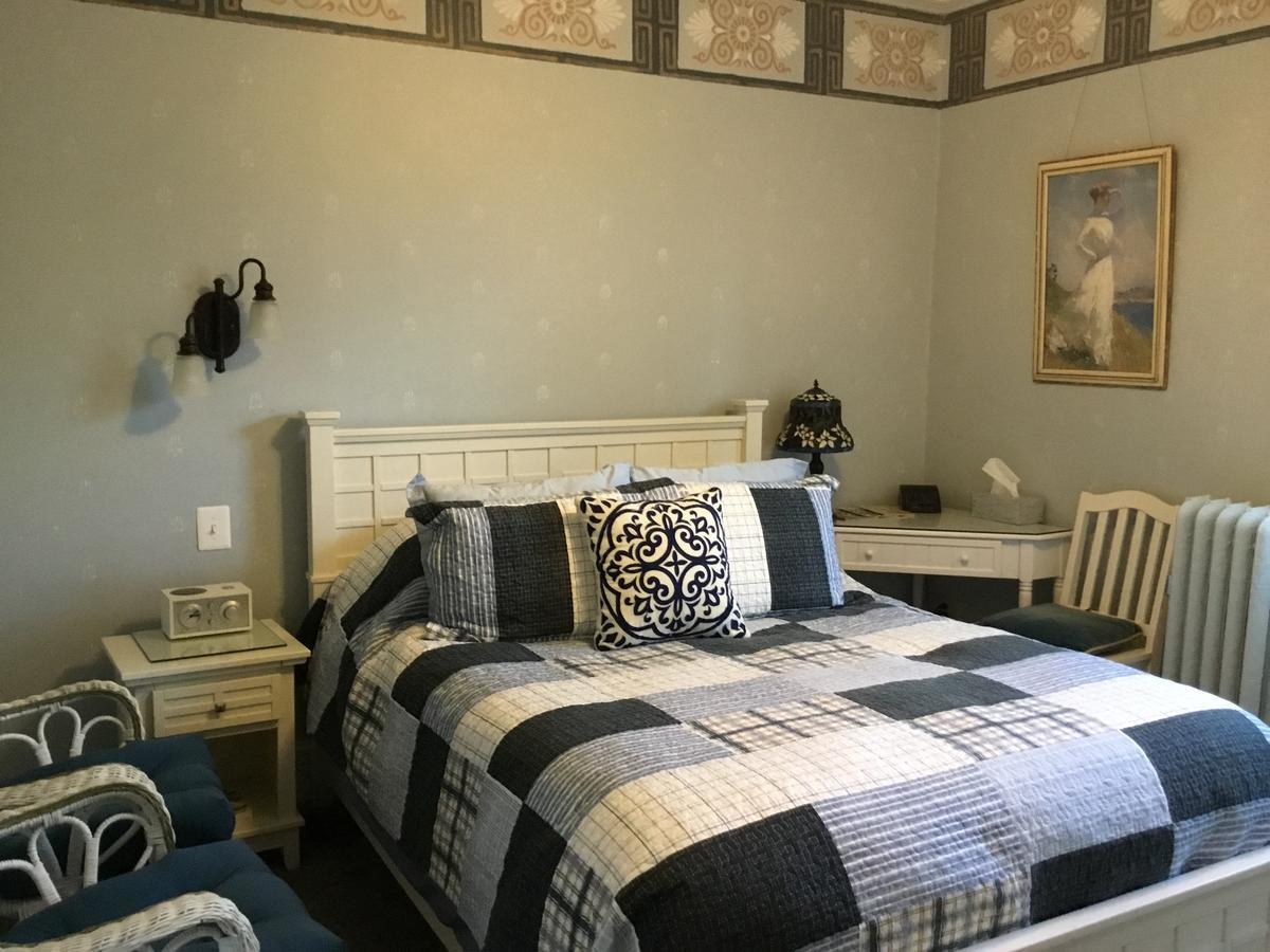 Bed & Breakfast Amherst Inn *