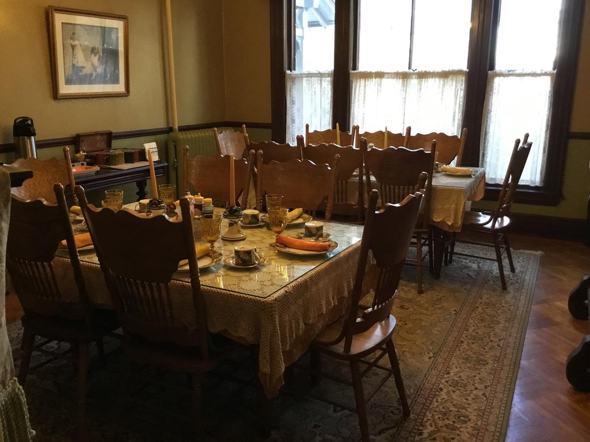 Bed & Breakfast Amherst Inn *