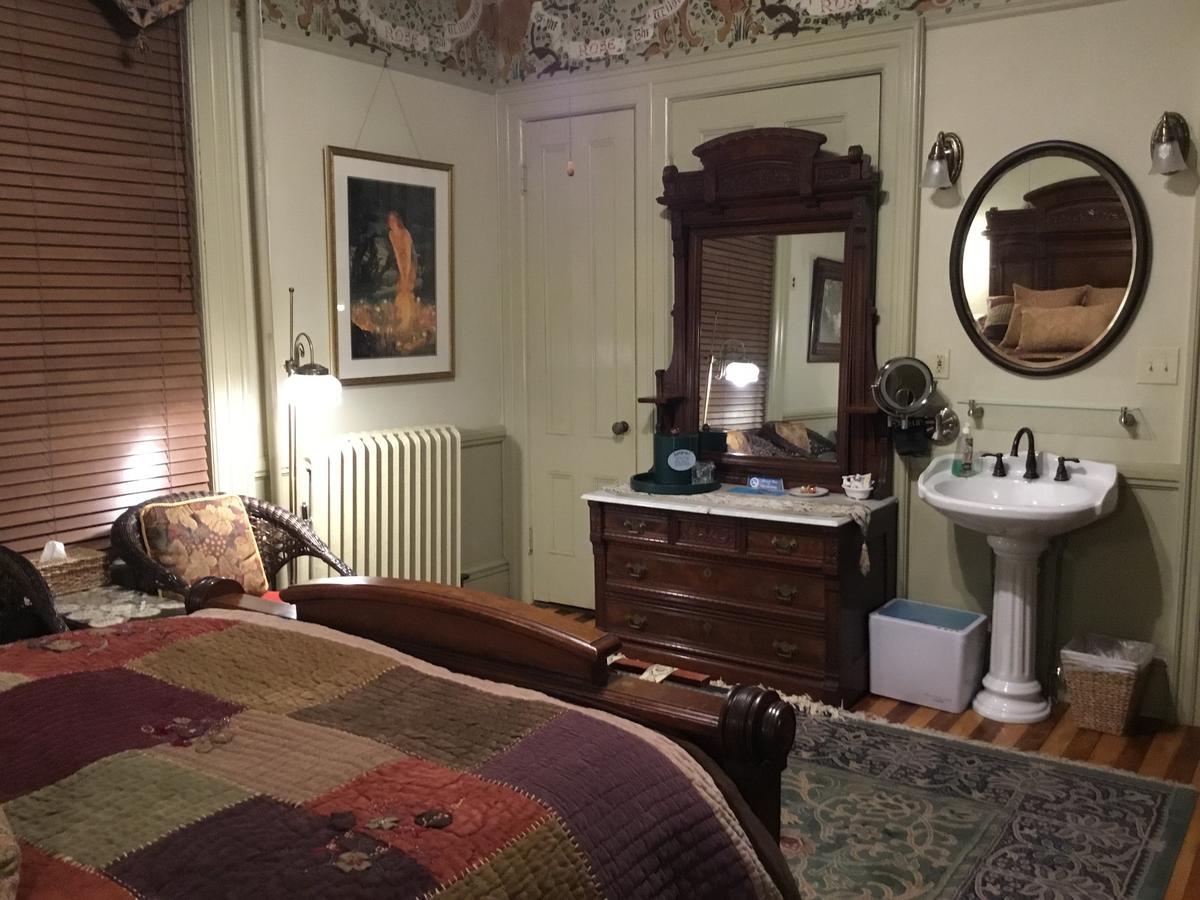 Amherst Inn Bed & Breakfast Amherst