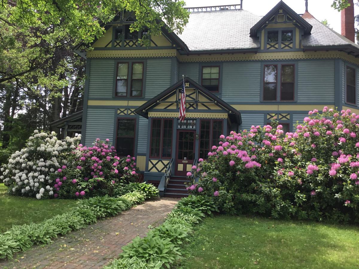 Amherst Inn Bed & Breakfast Amherst